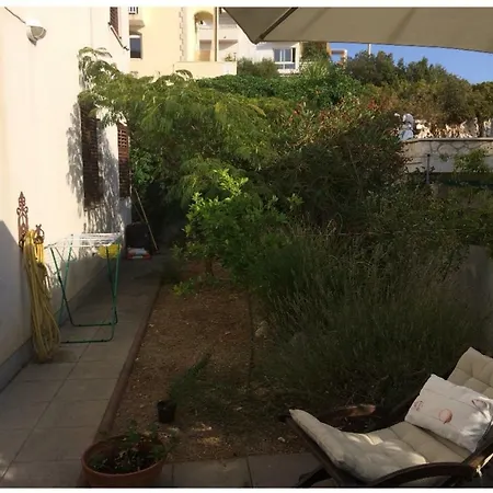 Cosy With Garden Apartment