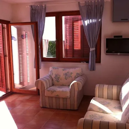 Cosy With Garden Apartment